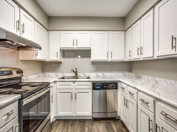 2nd image of 2111 N Austin Ave #4124585