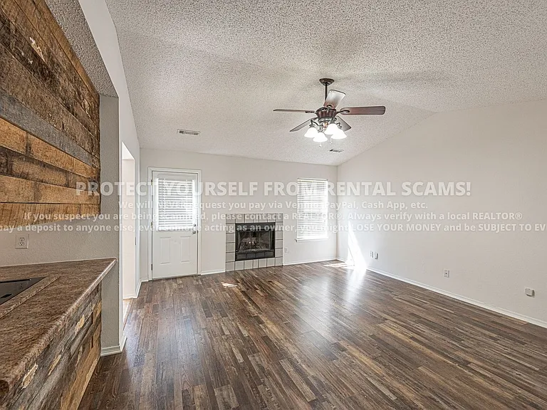 3161 W Oakfield St — Photo 3