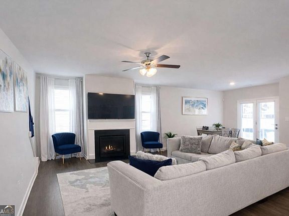 5th image of 182 Woodhouse Cir