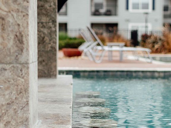 Swim-up Bar
