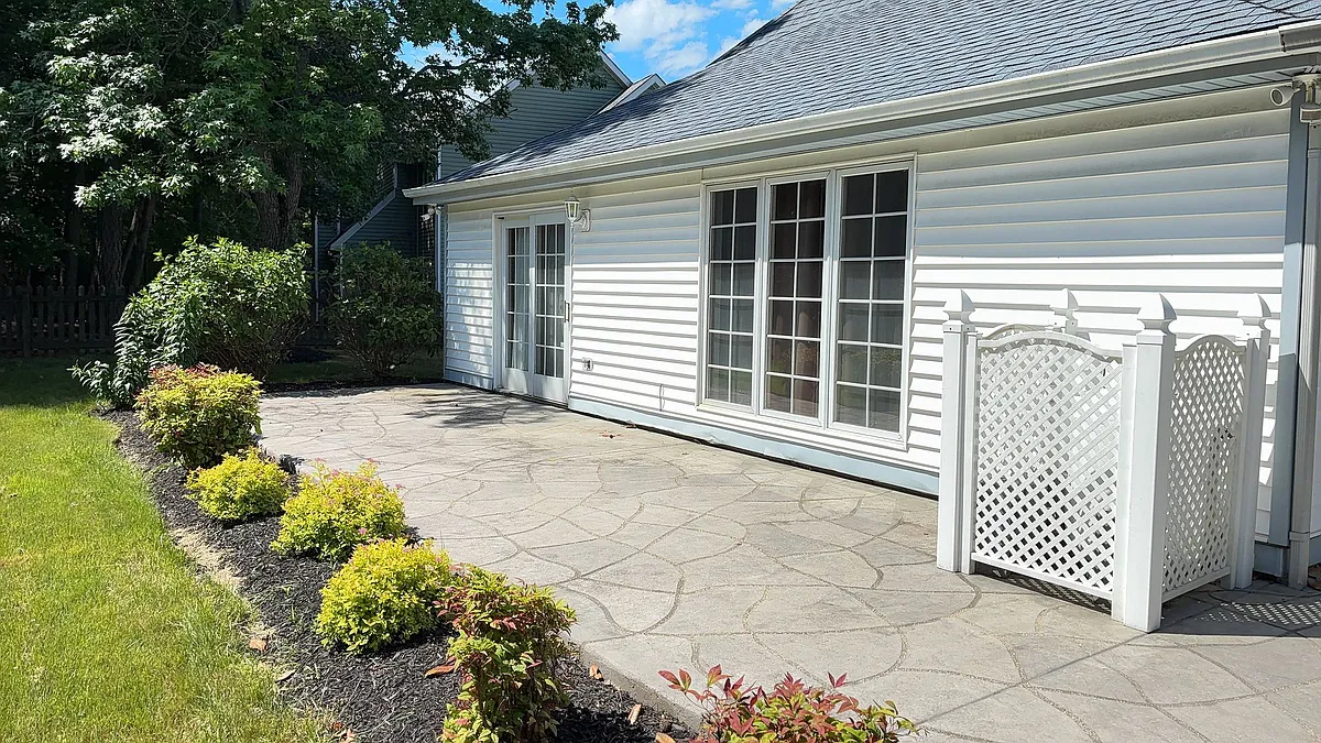Building Photo - 48145 Mayflower Dr