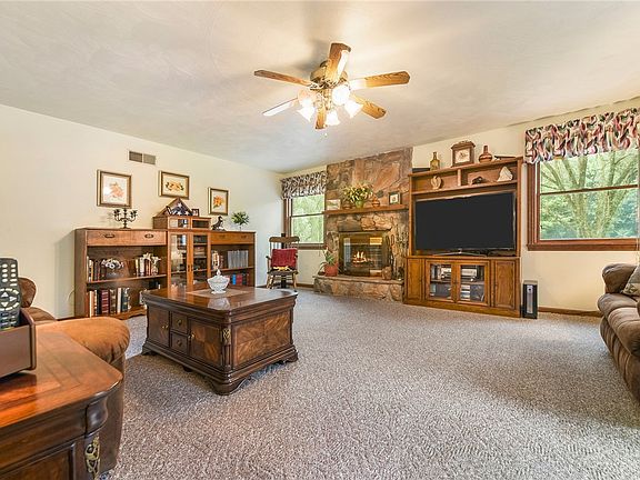 5th image of 3014 Hillcrest Dr
