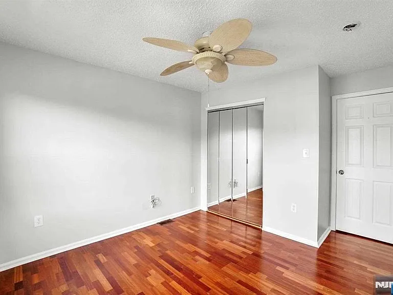 100 Callahan Ct — Photo 19