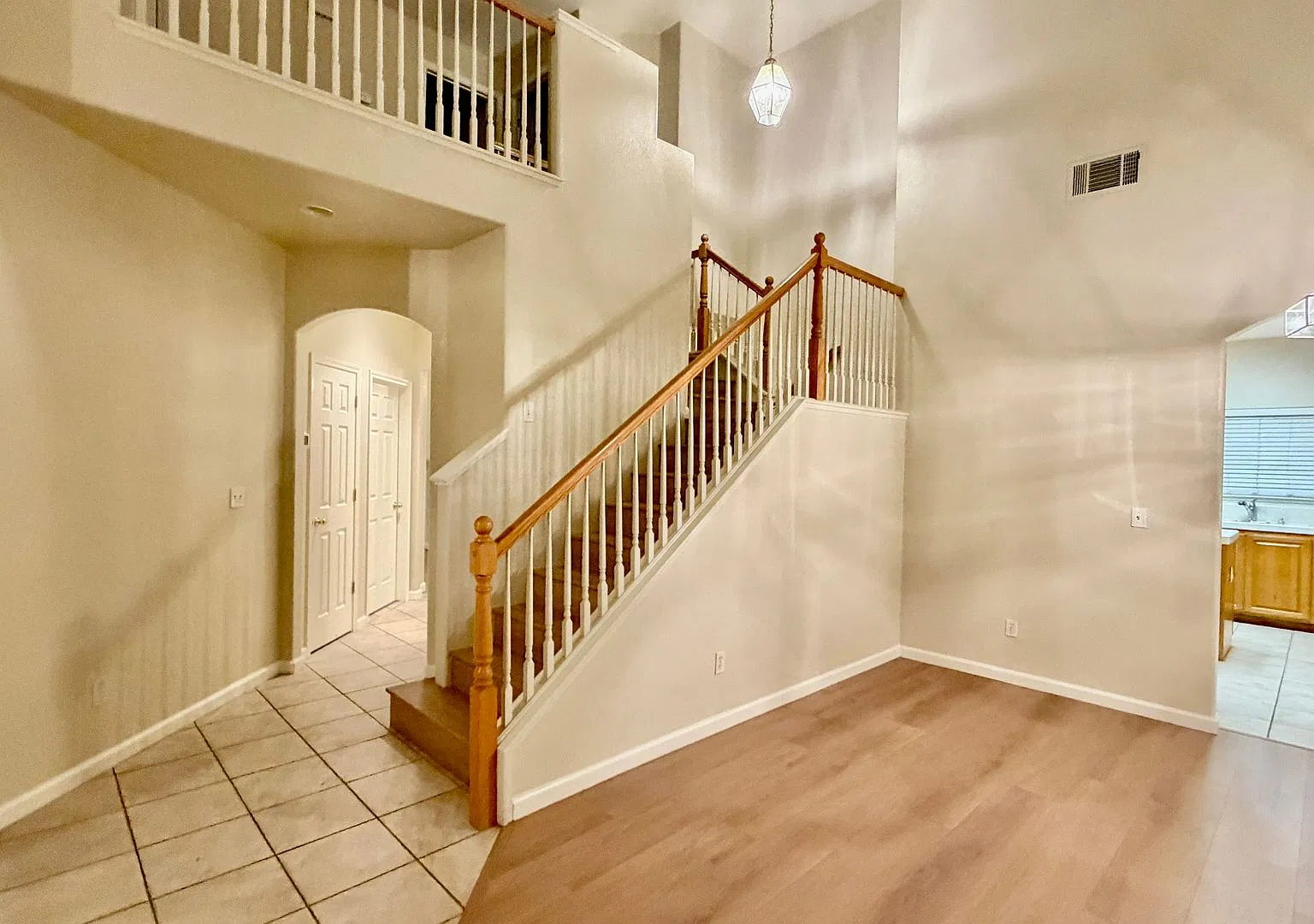 New Renovated And Painted, 4 Bed, 2.5 Bath Close To School And Park — Photo 4