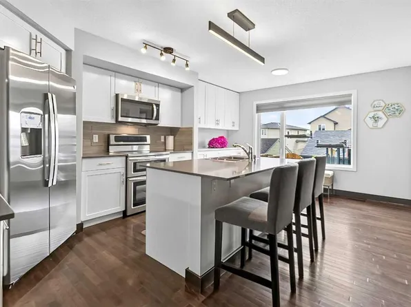 102 Panatella Hl NW, Calgary, AB T3K 0B6