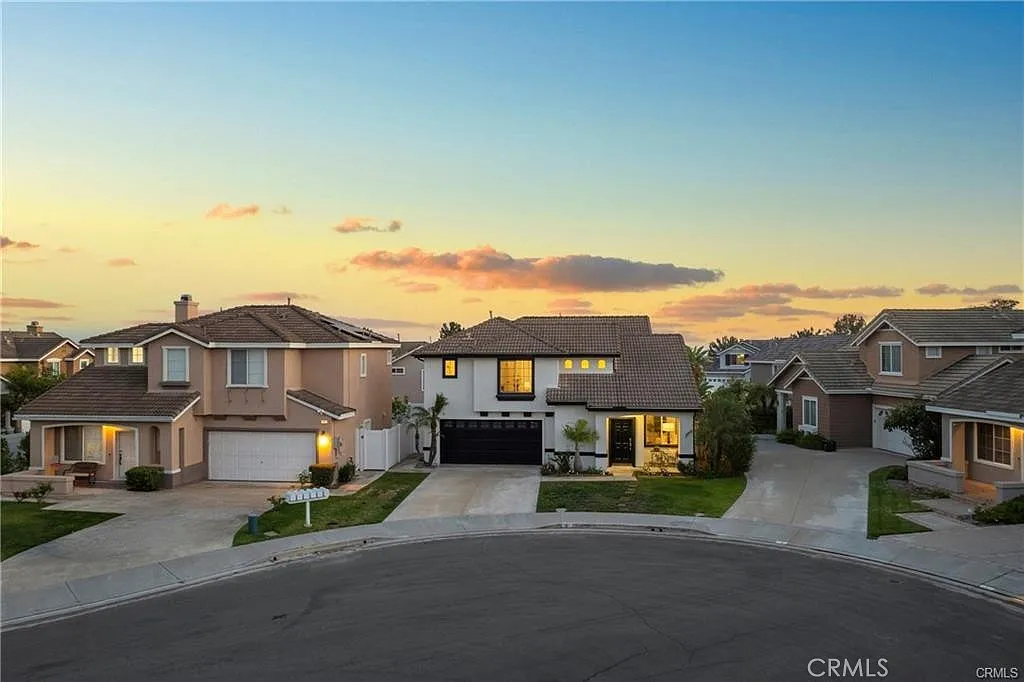 4 bed, 2.5 bath, 1800 sqft, $5,400 — Photo 2
