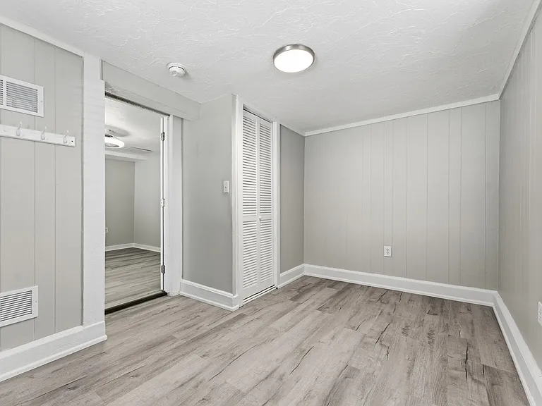 9 Hunters Rd #B — Photo 8