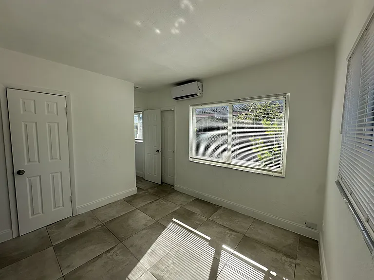 916 NW 3rd Ave — Photo 18