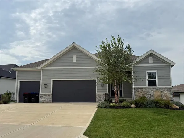 9436 Aurora St, Lenexa, KS 66220