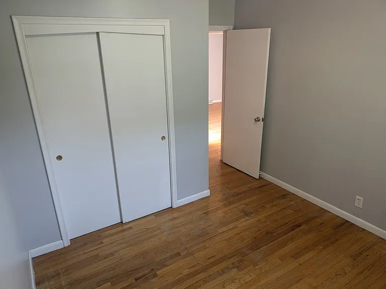 404 Robinson Ave — Photo 24
