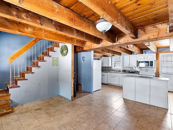 3rd image of 44 Squannacook Rd