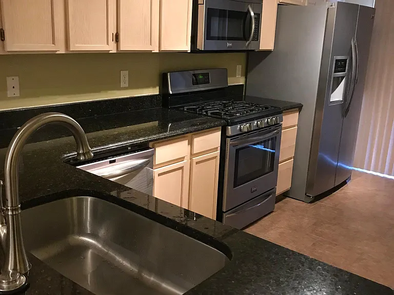 4242 Maple St — Photo 8