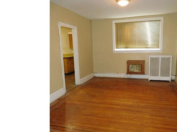 5th image of 206 E Upsal St