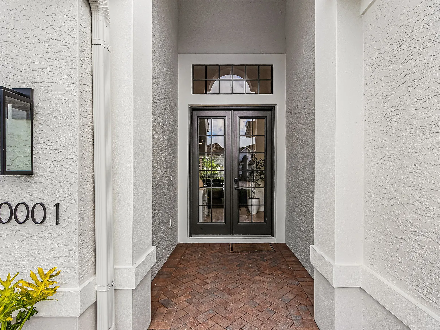 10001 Isola Way — Photo 2
