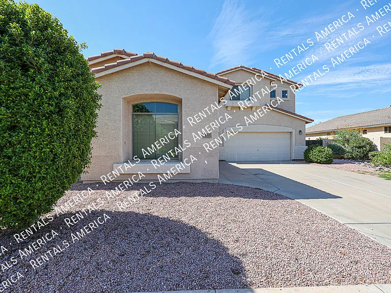 1155 E Winchester Pl — Photo 2