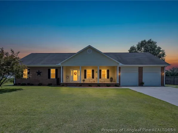 1916 Pineville Dr, Hope Mills, NC 28348