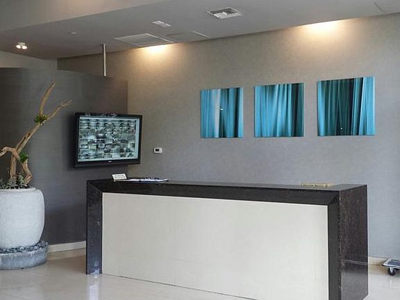 5th image of 275 NE 18th St APT 1802
