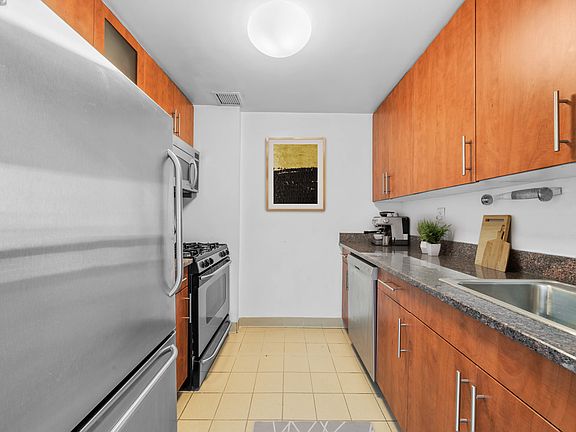 2nd image of 260 W 54th St APT 36I