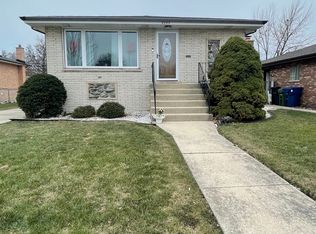 8942 S Moody Ave, Oak Lawn, IL