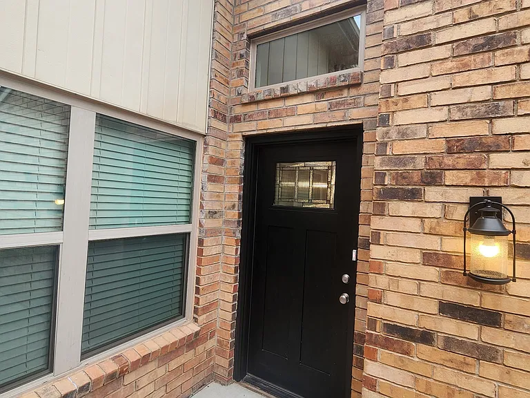 3624 S Milam St — Photo 2