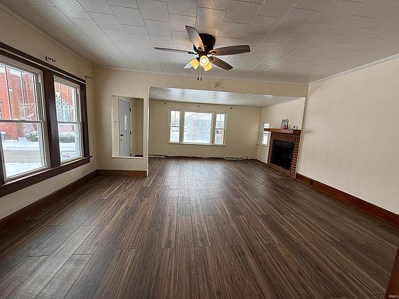 3rd image of 219 W Washington St
