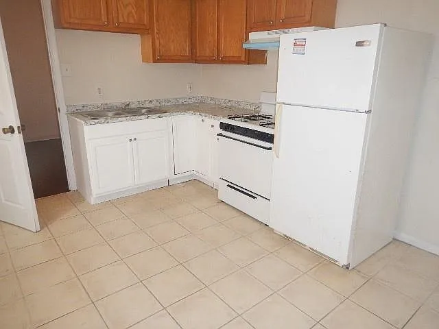 3 bed, 1.0 bath, 1000 sqft, $1,450 — Photo 3
