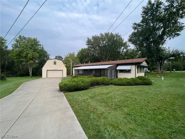 1220 Collar Price Rd, Hubbard, OH 44425