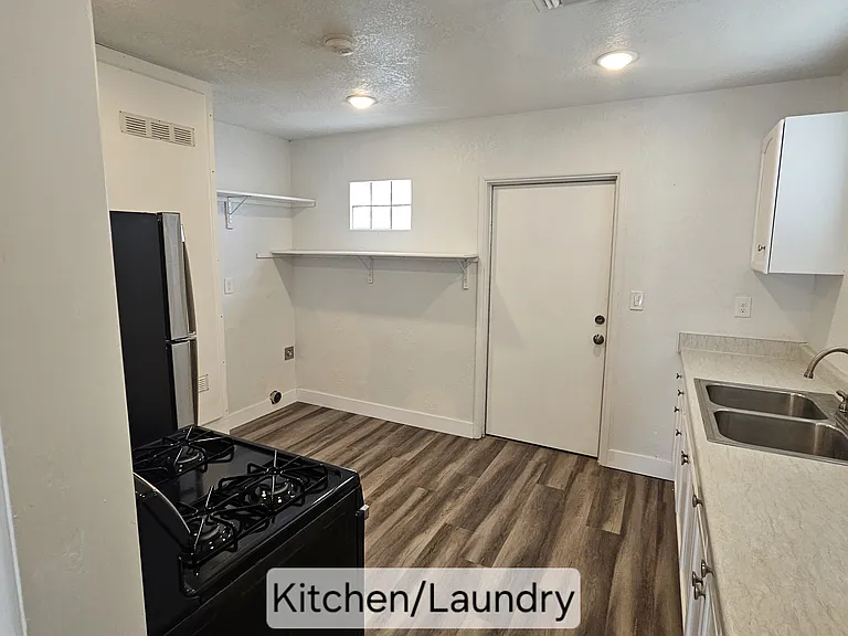 1123 S Central Ave — Photo 3