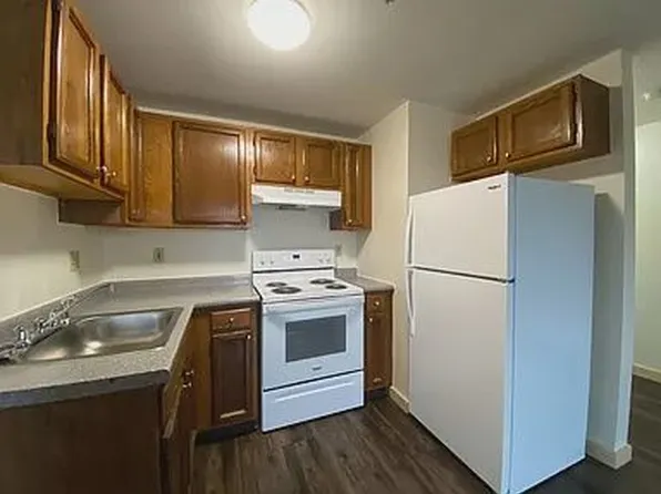 261 Pine St APT 45, Manchester, NH 03103