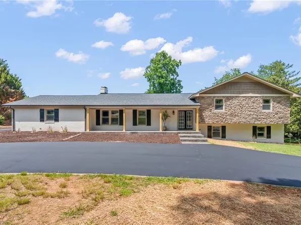 135 Boxwood Cir, Advance, NC 27006