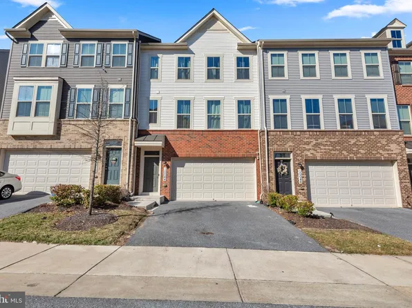 10044 Dorsey Ln, Lanham, MD 20706