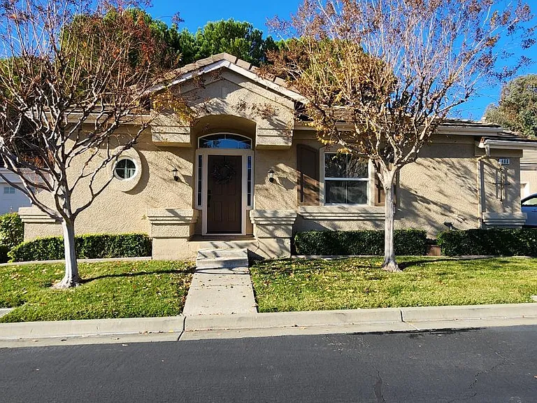 406 Endberg Dr — Photo 1