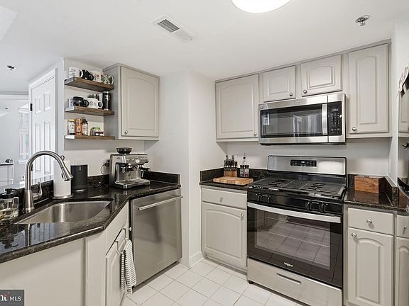 5th image of 1050 N Taylor St #1-601