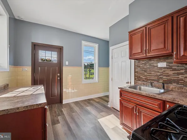 5715 Leonard St, Philadelphia, PA 19149