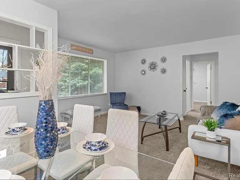 33151 Florence St — Photo 2