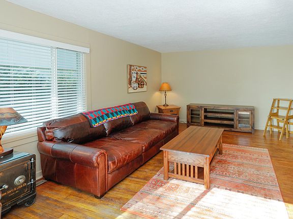 3028 Broadway-104