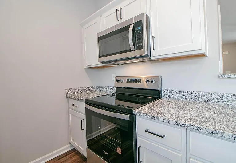 1115-E4 Hillwood Dr — Photo 9