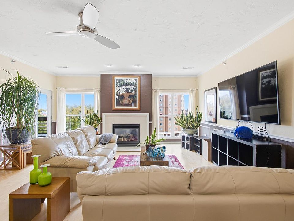 1st image of 1220 E Locust STREET #409