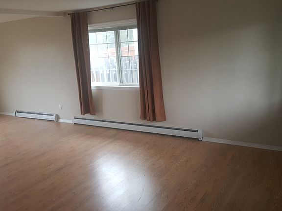 3rd image of 408 Golden Valley Dr