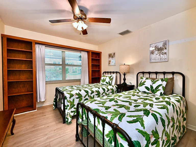 129 Alhambra Pl — Photo 25