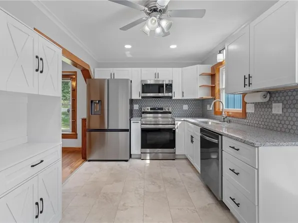 214 N Center St, Cameron, MO 64429