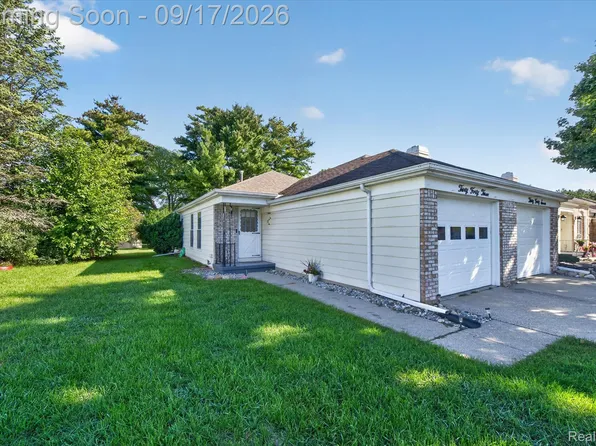 3043 Vineyard Ln, Flushing, MI 48433