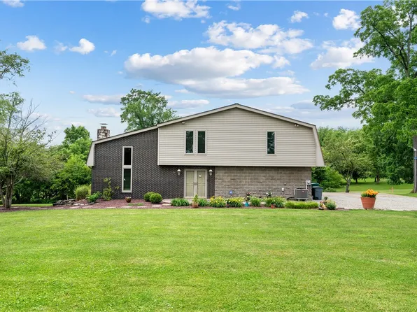 323 Wolfe Ln, Irwin, PA 15642