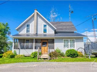 12 Circle Dr, Rideau Lakes, ON K7A4S5