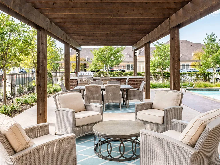 Poolside Lounge