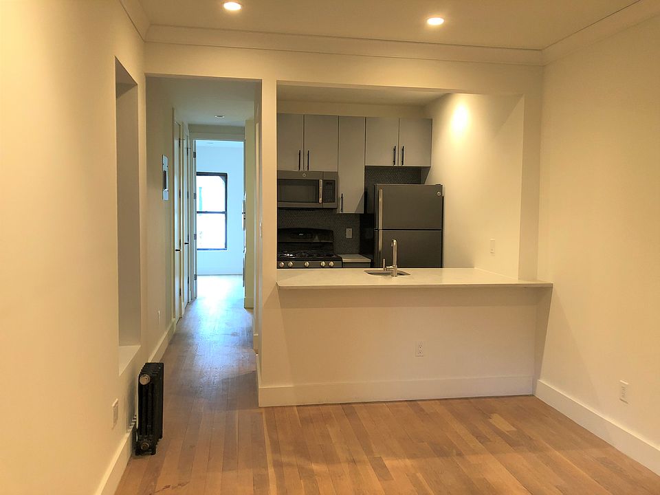1st image of 224 W 21st St APT 11