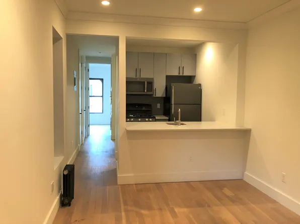 224 West 21st Street image 1 of 7