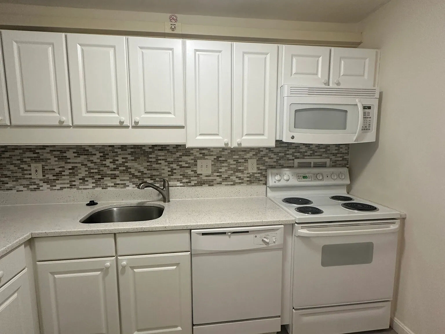1 bed, 1.0 bath, $3,400 — Photo 4