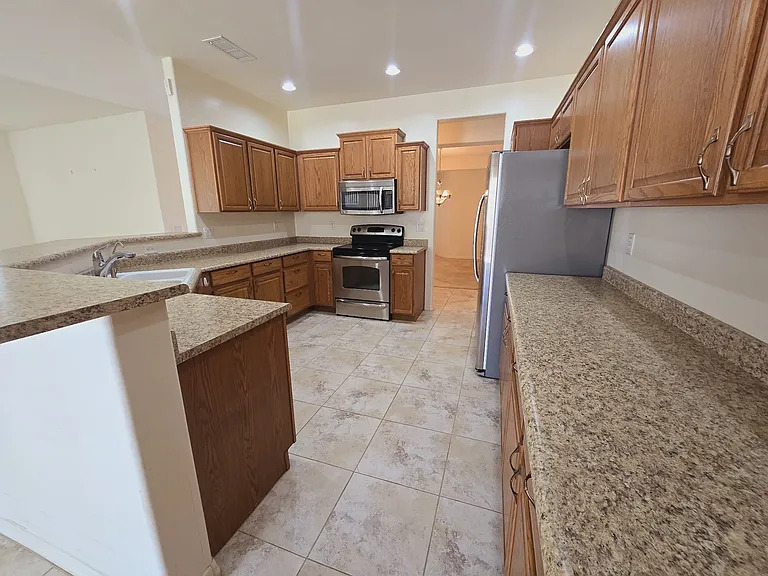25546 W Saint James Ave — Photo 9