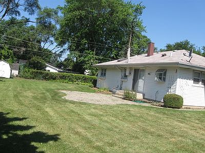 2nd image of 1215 E Maple St